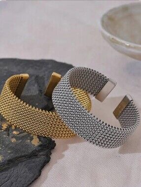 Wide Gold Toned Mesh Link Open Bangles Bracelet Vintage Style